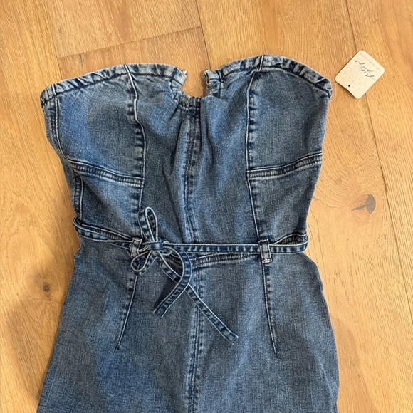 Free People NWT CRVY Femme Fatale One Piece Denim Jumpsuit - Size 6 🌷🌼 - Picture 5 of 9